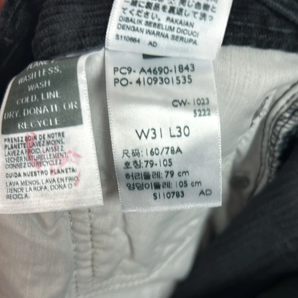 NWT Levi’s black straight corduroy pants 31 x 30 - Picture 8 of 8